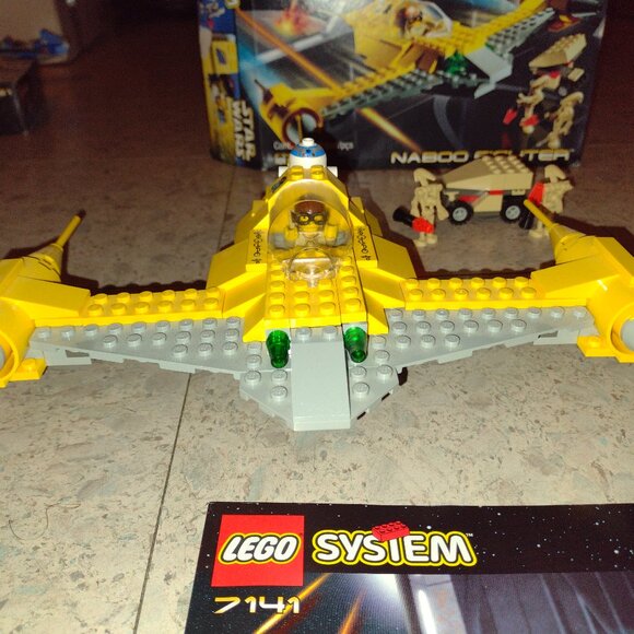 Like New Lego Star Wars Naboo Fighter, R2D2, with original box & instructions - Picture 5 of 13